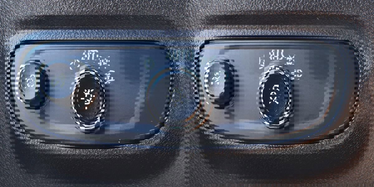 Used 2022 Chevrolet Equinox LS w/ LS Convenience Package image 41