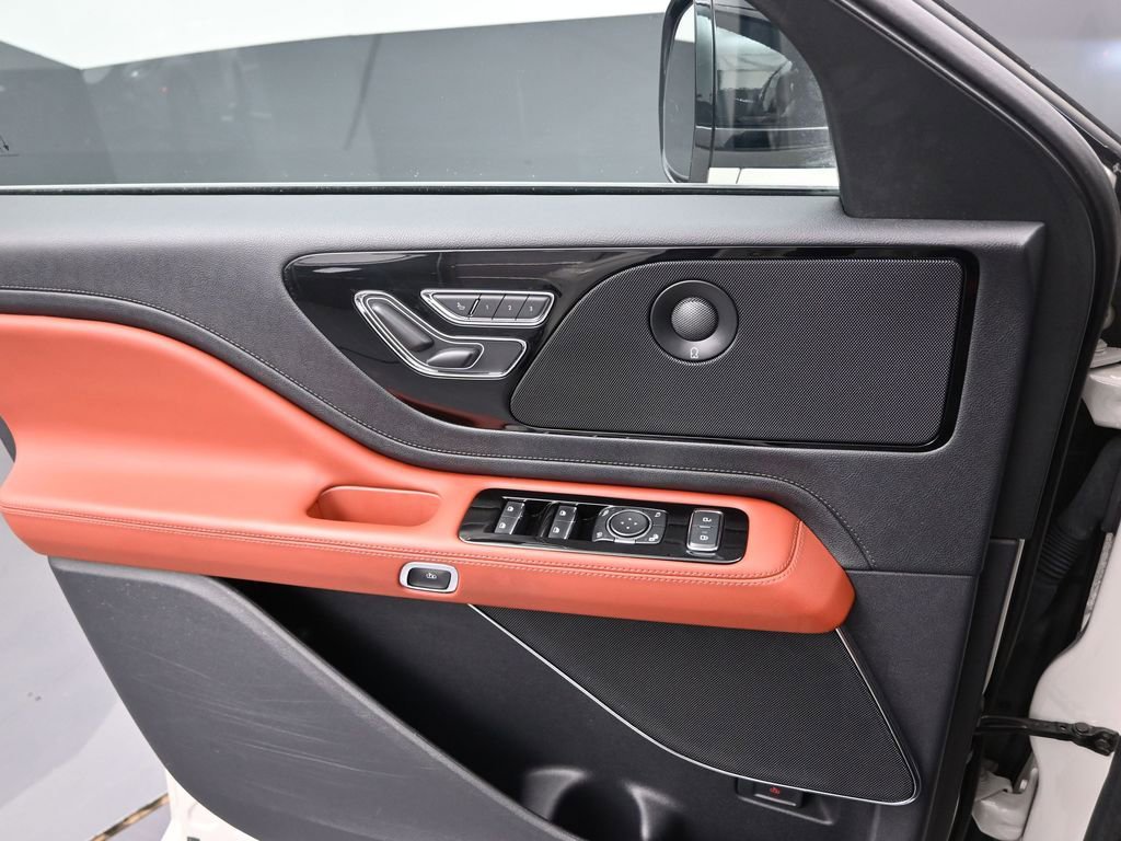 Used 2025 Lincoln Aviator Reserve w/ Illumination Package image 11
