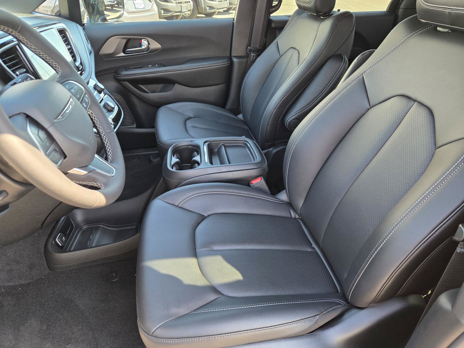 New 2027 Chrysler Pacifica Select w/ Family Tech Group AWD/4WD image 25