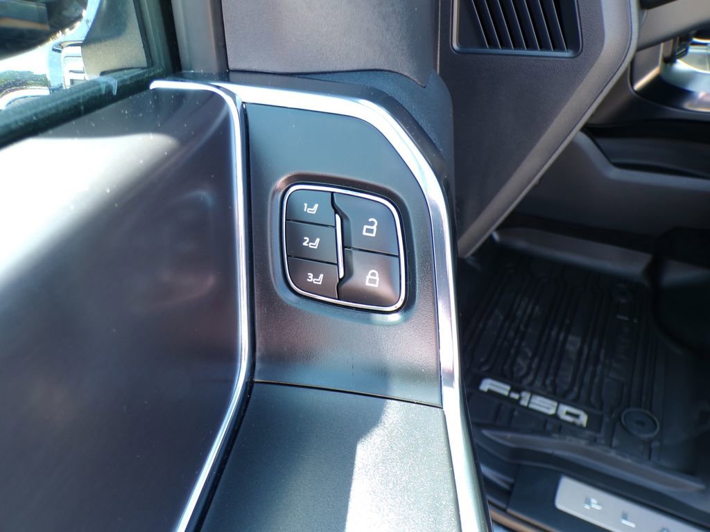 Used 2025 Ford F150 Platinum AWD/4WD image 12