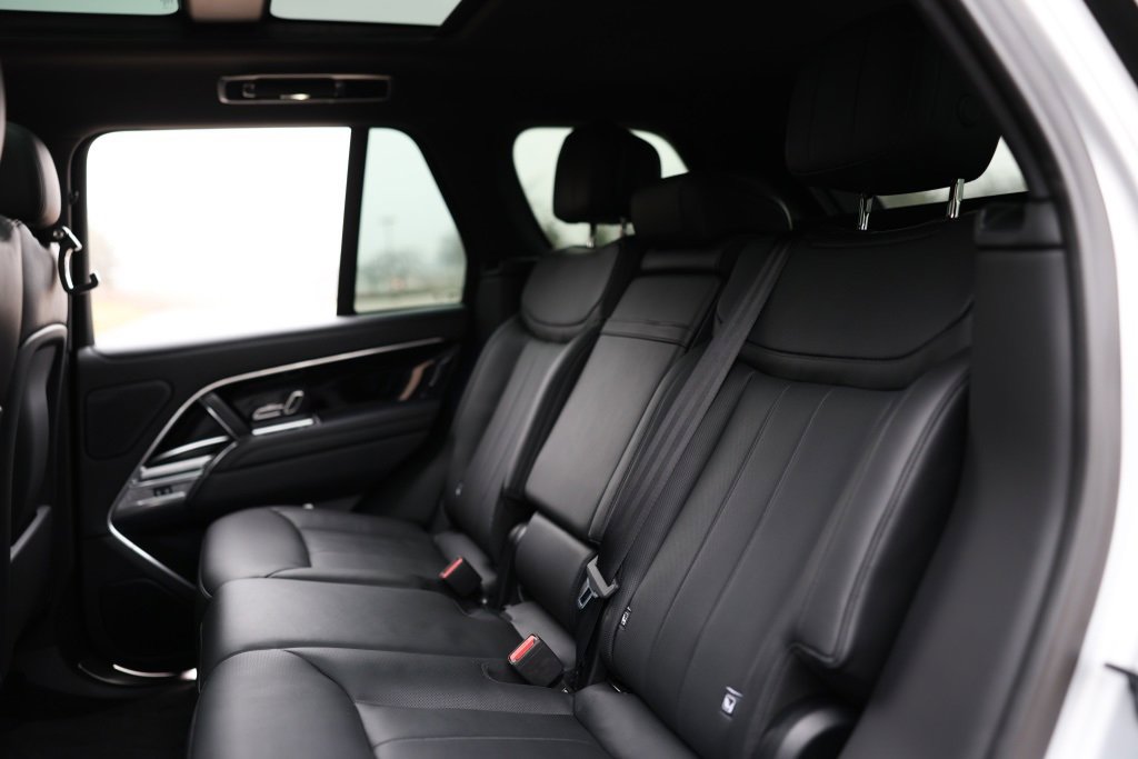 Used 2025 Land Rover Range Rover SE image 42