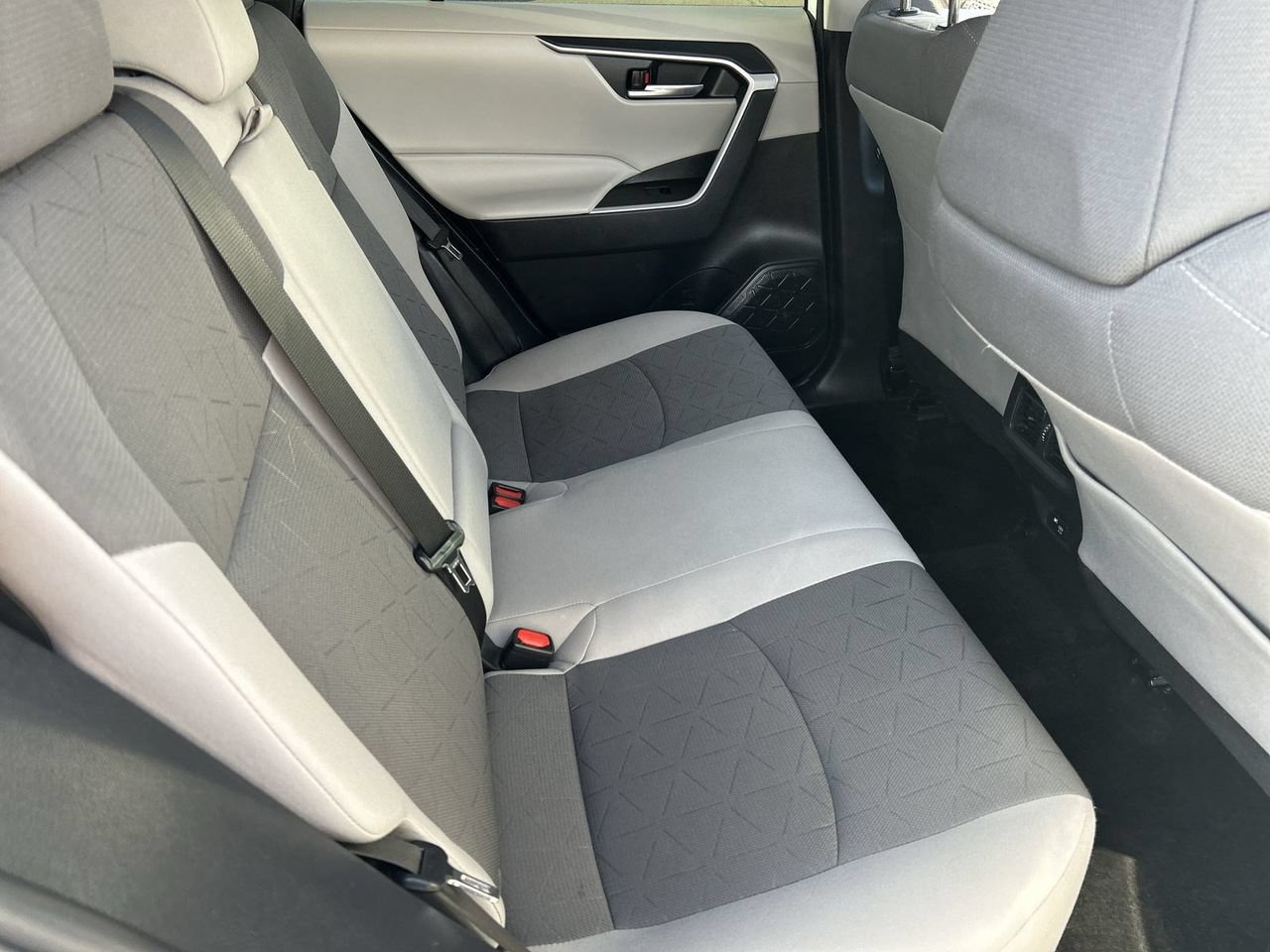 Used 2021 Toyota RAV4 XLE w/ Carpet Mat Package (TMS) FWD image 10