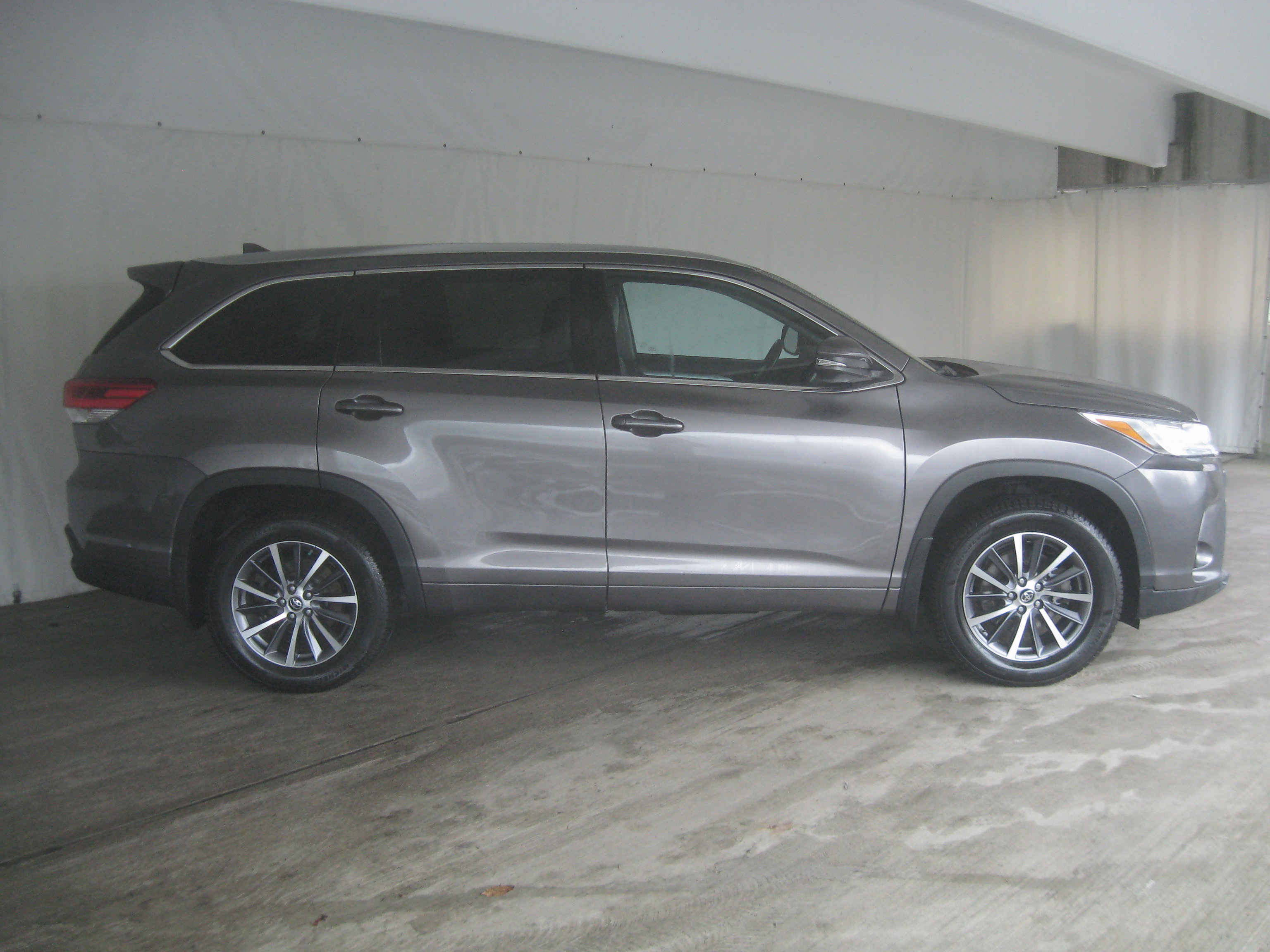 Used 2017 Toyota Highlander XLE image 7