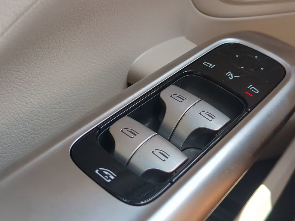 New 2025 Mercedes-Benz C 300 Sedan image 10