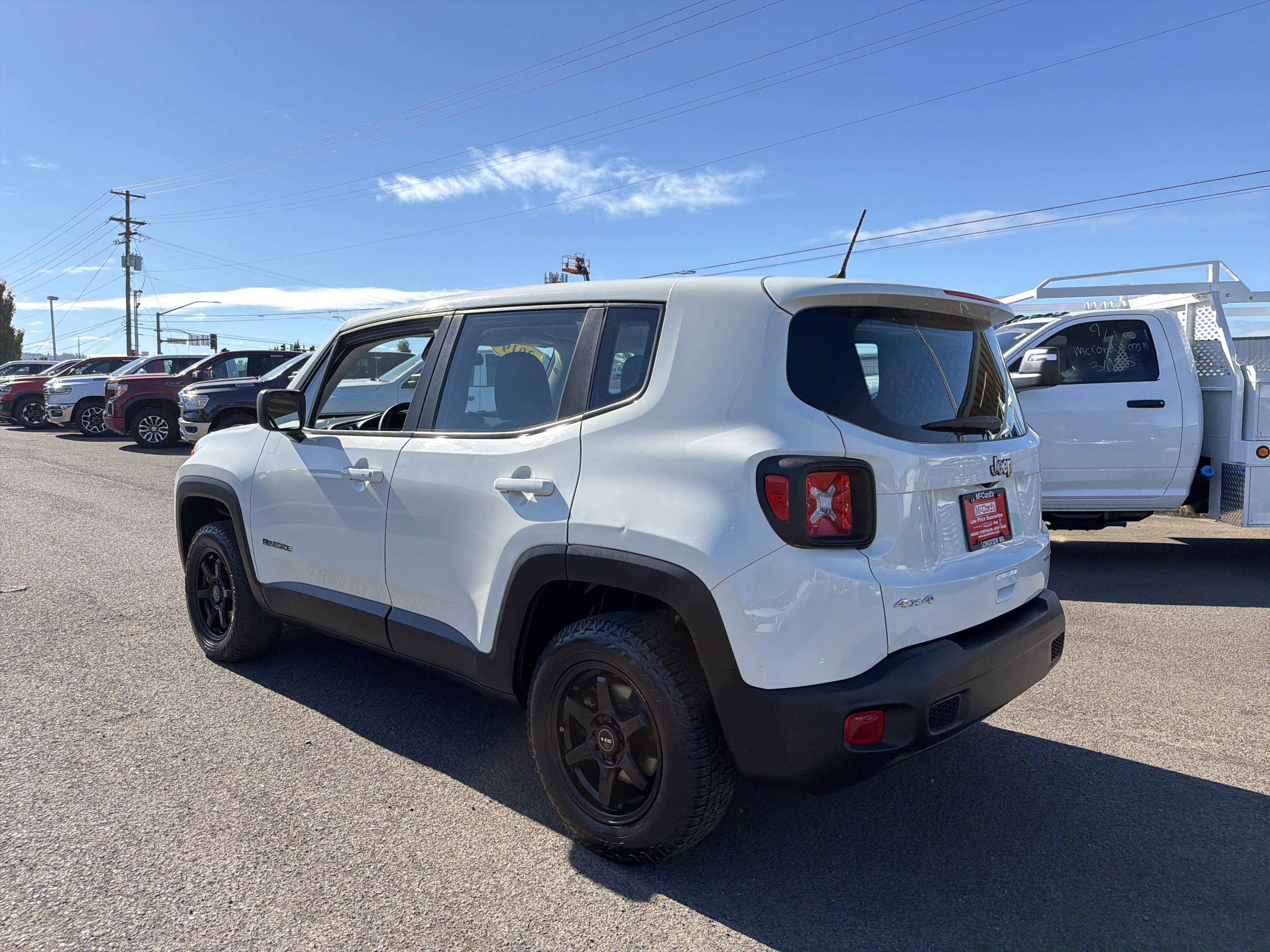 Used 2019 Jeep Renegade Sport w/ UConnect 7.0 Group AWD/4WD image 3