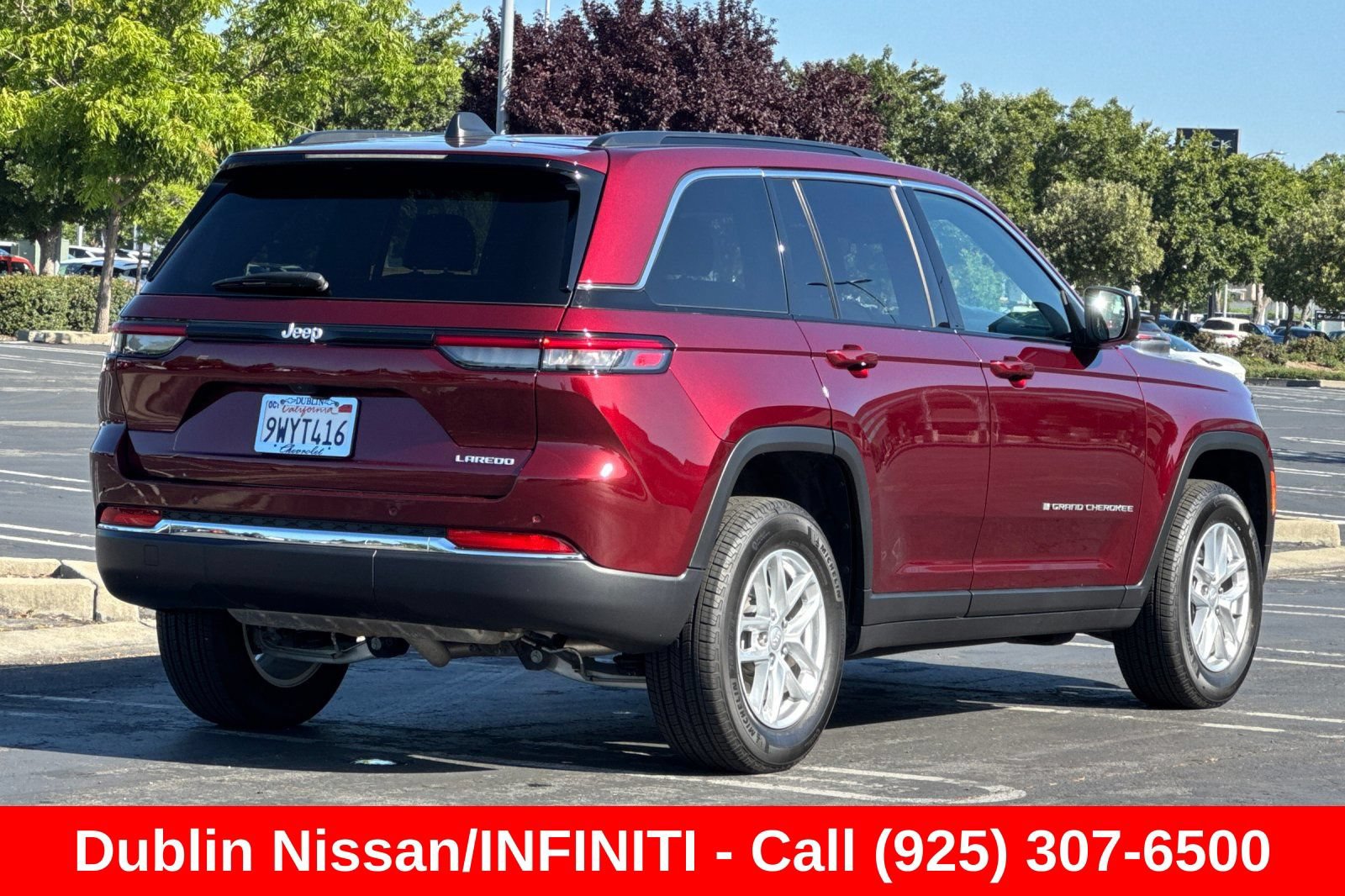 Used 2025 Jeep Grand Cherokee Laredo X w/ Luxury Tech Group I RWD image 4