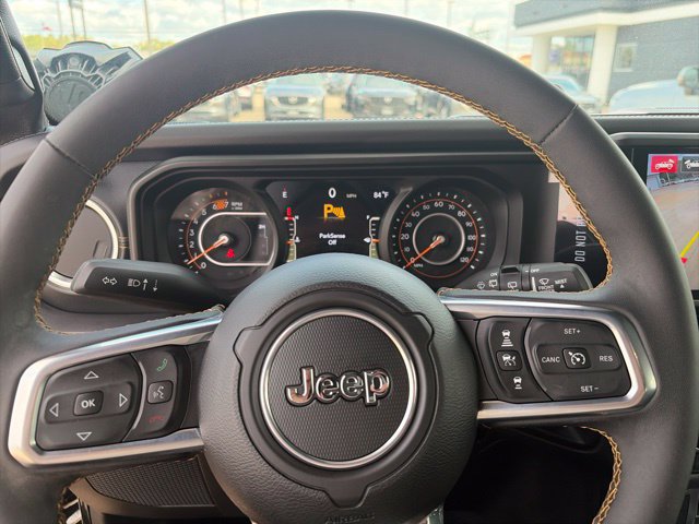 Used 2024 Jeep Wrangler Unlimited Sahara w/ Technology Group AWD/4WD image 26
