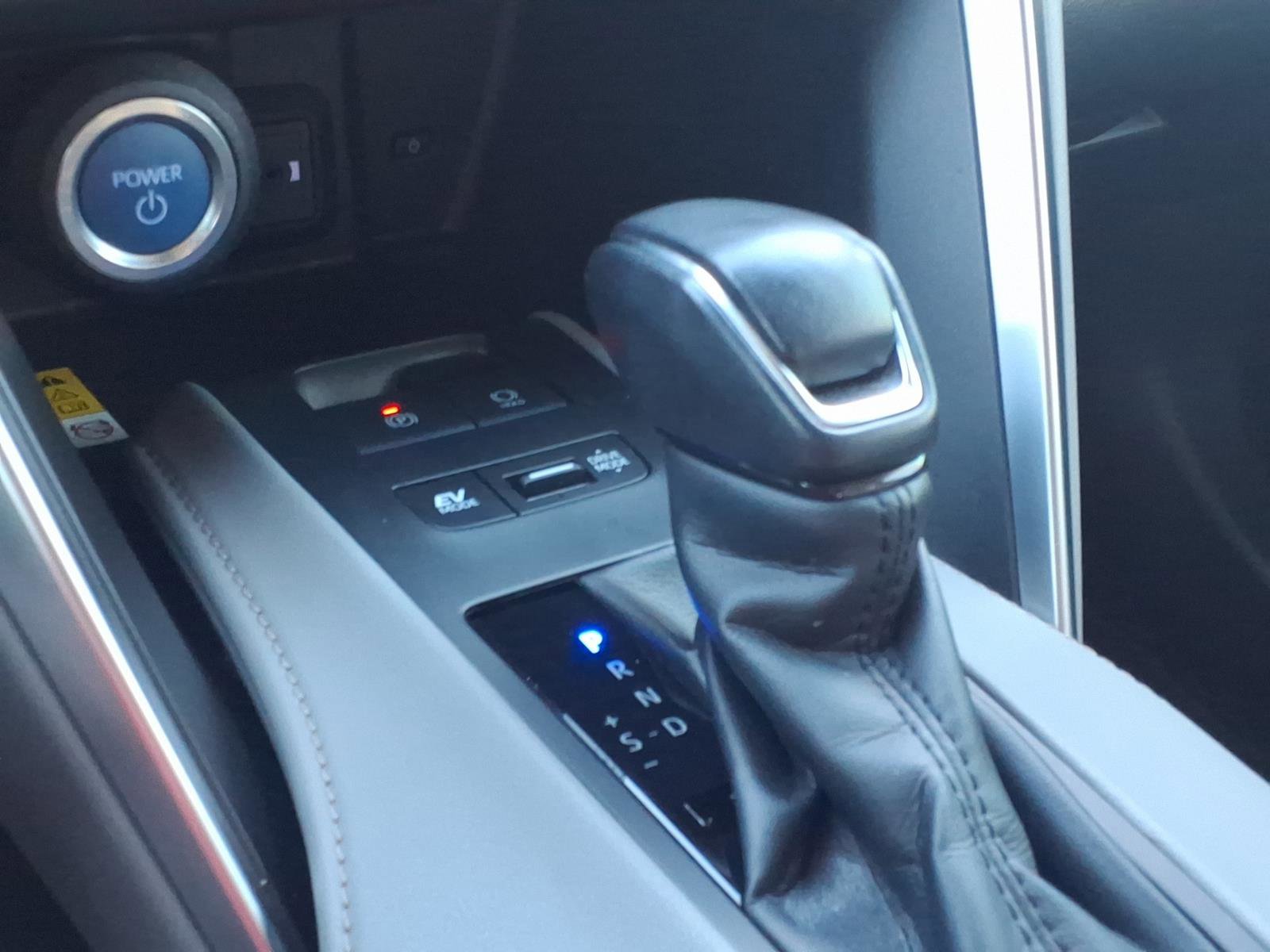 Used 2021 Toyota Venza LE w/ Carpet Mat Package (TMS) image 23