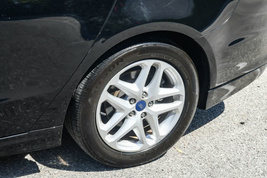 Used 2016 Ford Fusion SE FWD image 11