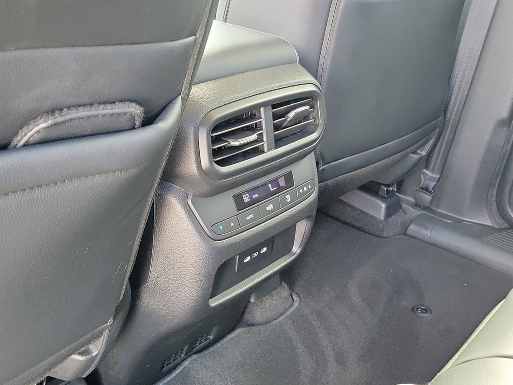 Used 2025 Honda Pilot Touring image 16