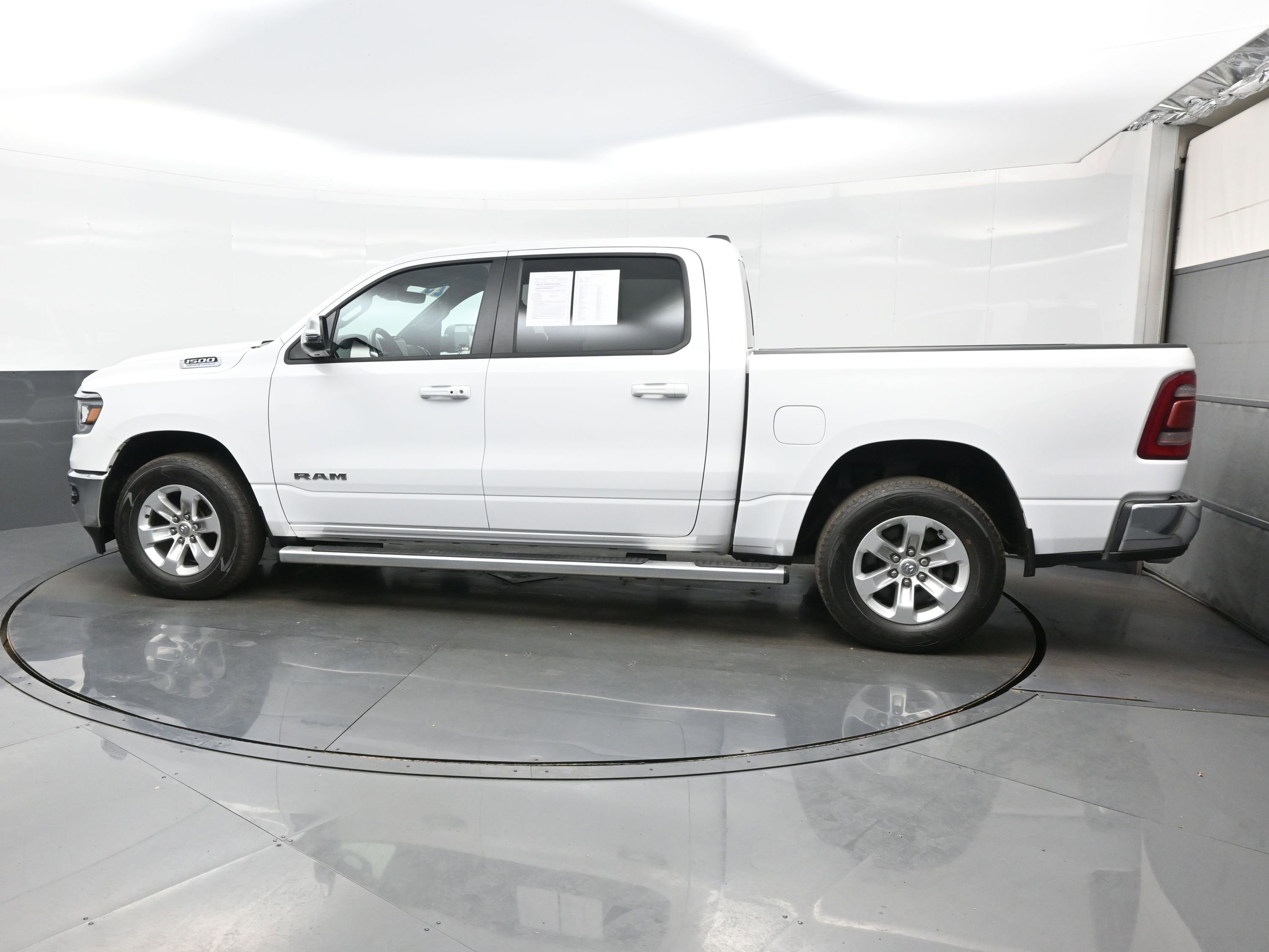 Used 2023 RAM 1500 Laramie AWD/4WD image 3