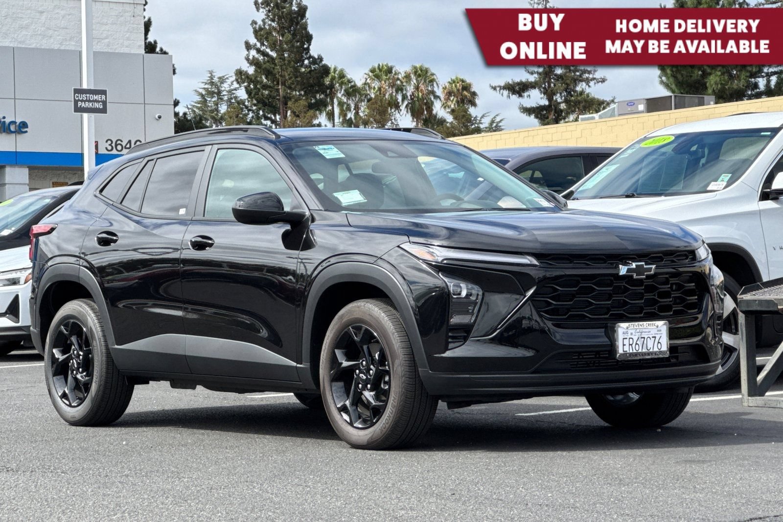 Used 2026 Chevrolet Trax LT w/ Midnight Edition FWD image 1