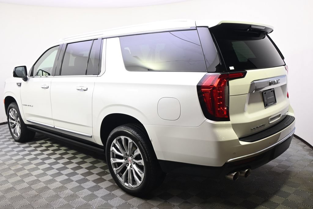Used 2022 GMC Yukon XL Denali w/ Denali Premium Package AWD/4WD image 4