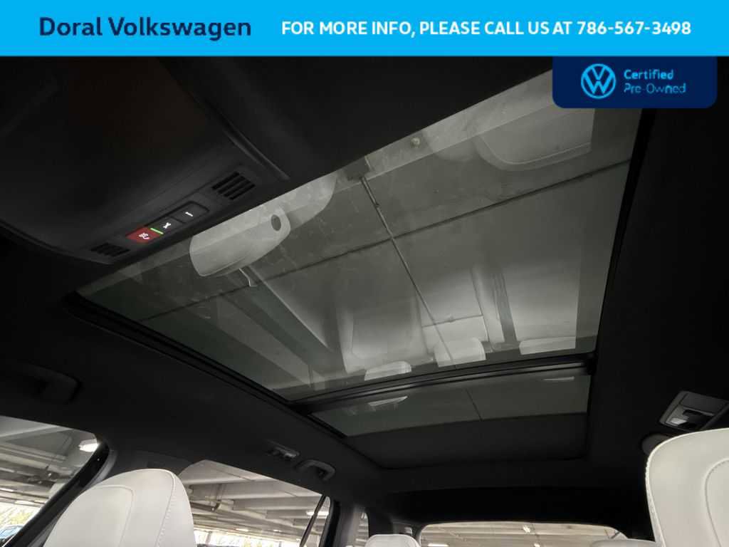 Used 2022 Volkswagen Tiguan SE R-Line FWD image 17