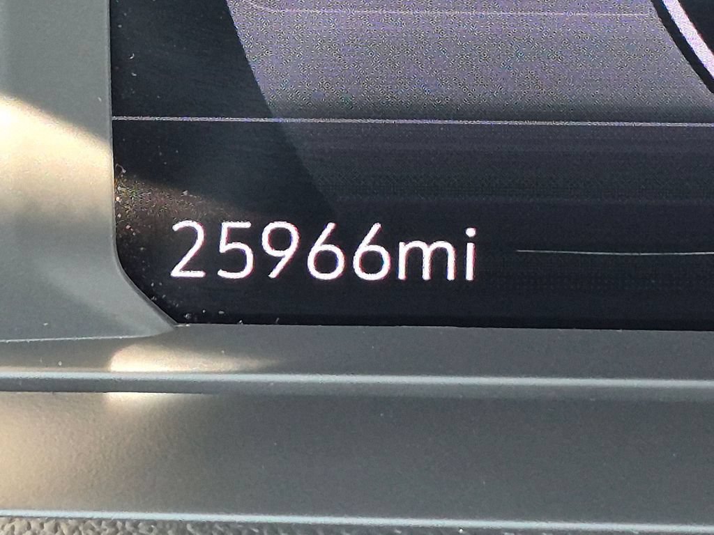 Used 2022 Chevrolet Bolt EUV LT w/ Convenience Package FWD image 25