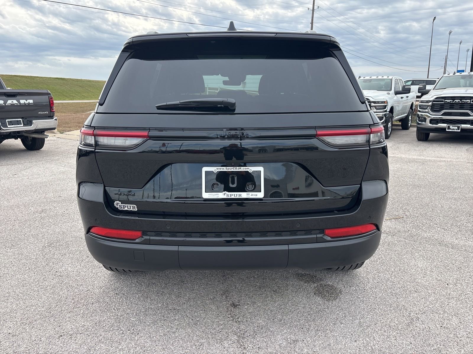 New 2025 Jeep Grand Cherokee Limited w/ Trailer Tow Package AWD/4WD image 5