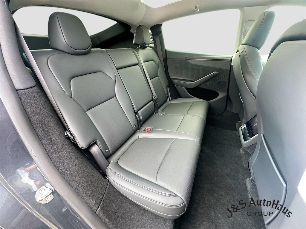 Used 2026 Tesla Model Y Long Range image 34