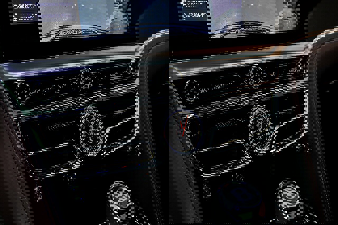 Used 2023 Bentley Flying Spur V8 image 37