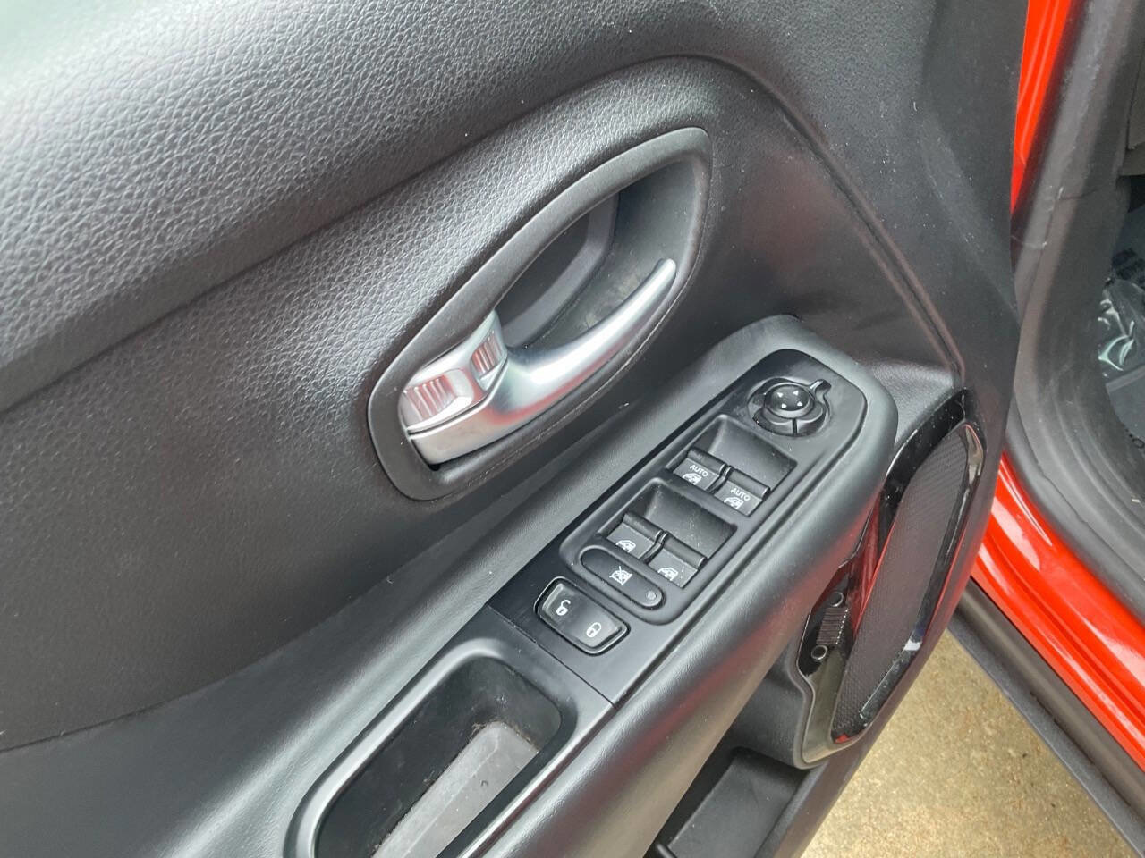 Used 2018 Jeep Renegade Altitude w/ Safety & Security Group FWD image 10