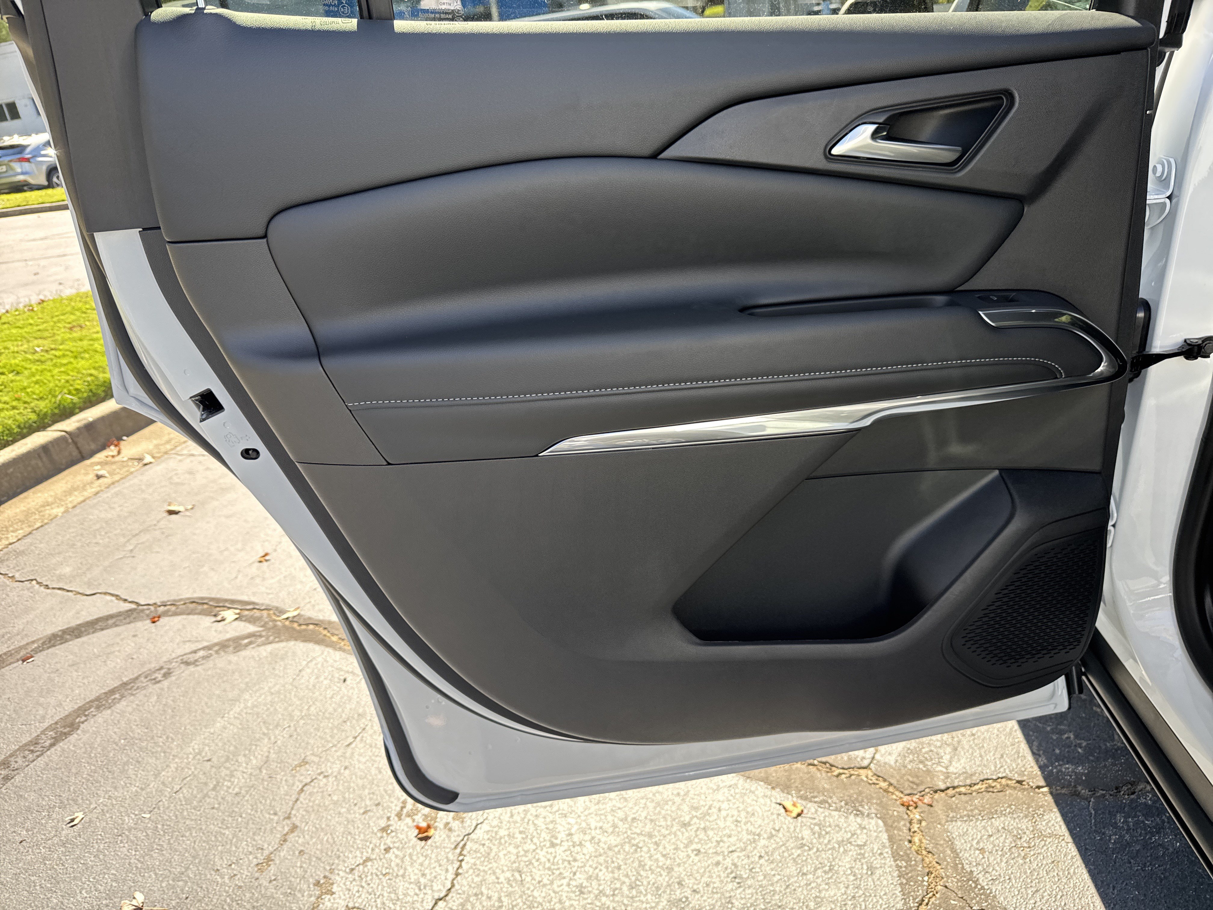 New 2027 Chevrolet Traverse LT w/ LPO, Floor Liner Package FWD image 23
