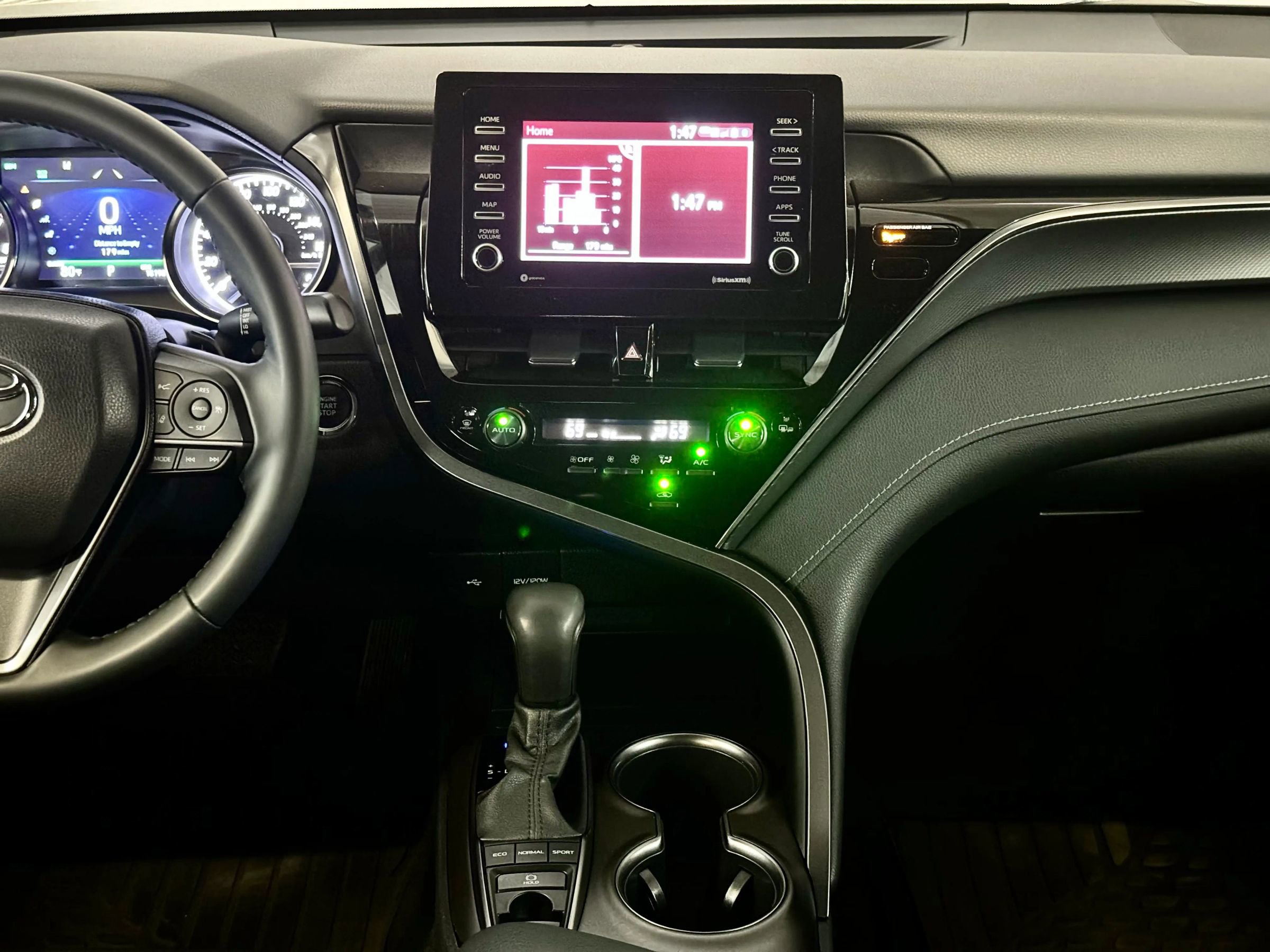 Used 2023 Toyota Camry SE image 14