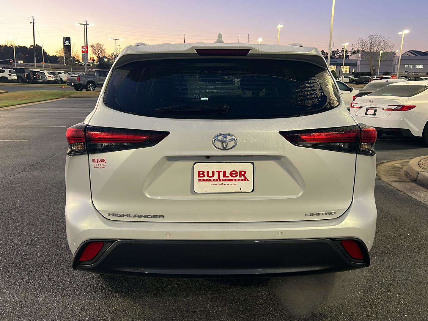 Used 2024 Toyota Highlander Limited image 5