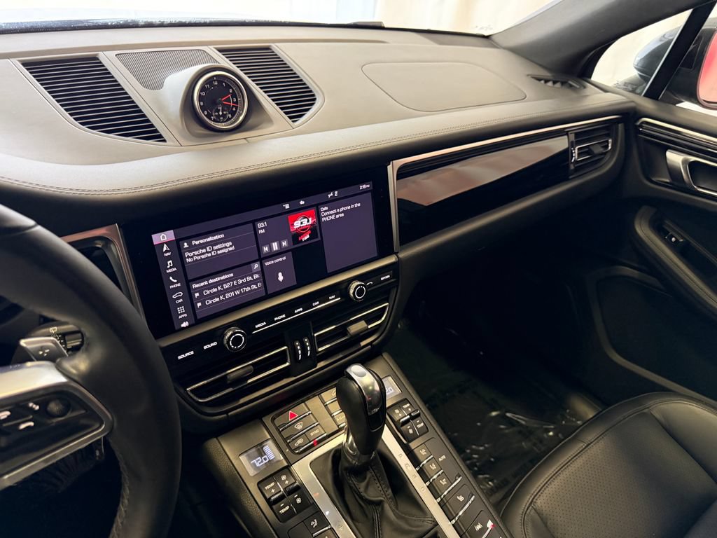 Certified 2021 Porsche Macan AWD/4WD image 18