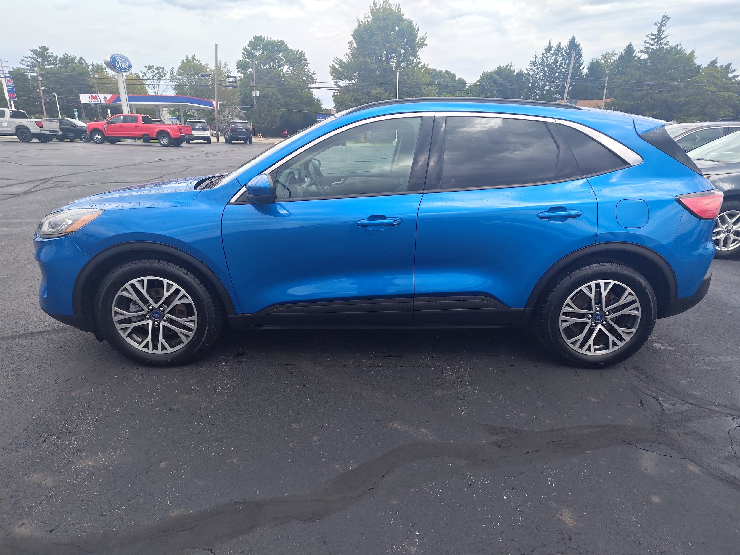 Used 2020 Ford Escape SEL FWD image 1