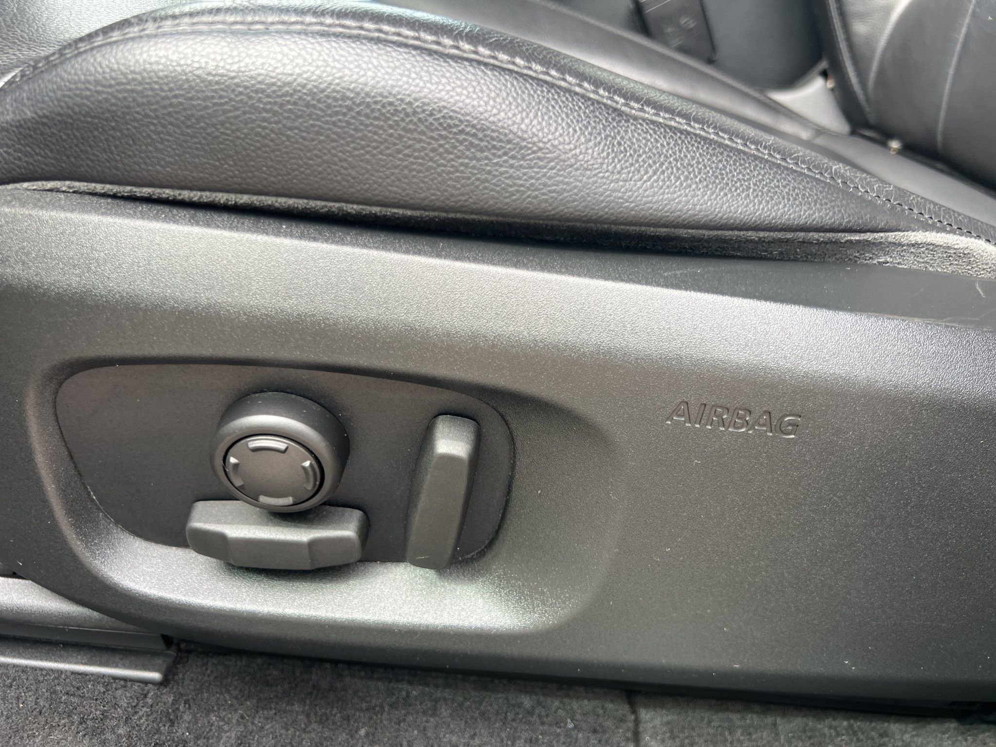 Used 2019 Land Rover Range Rover Evoque SE image 24