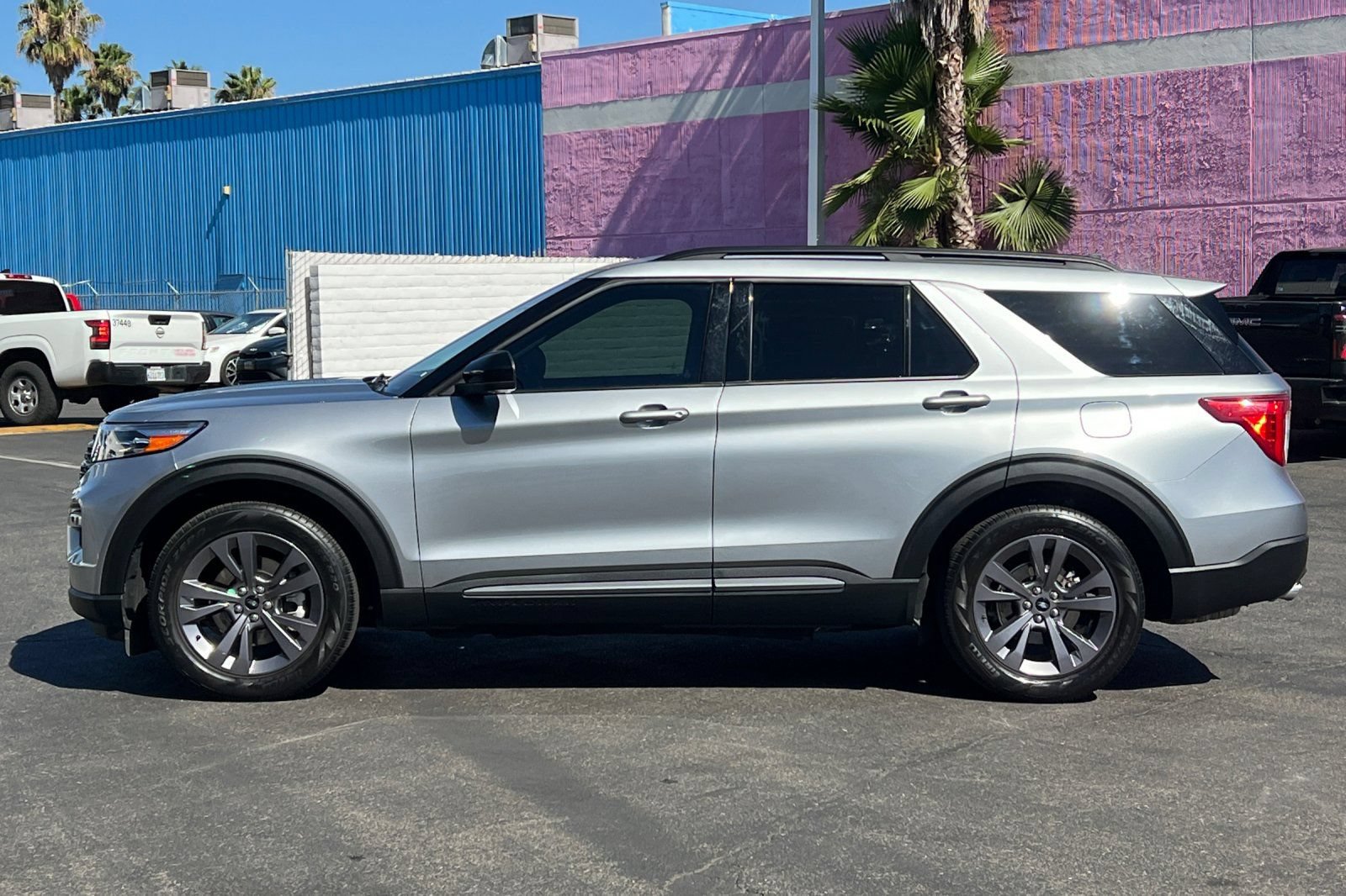 Used 2022 Ford Explorer XLT w/ Equipment Group 202A RWD image 8