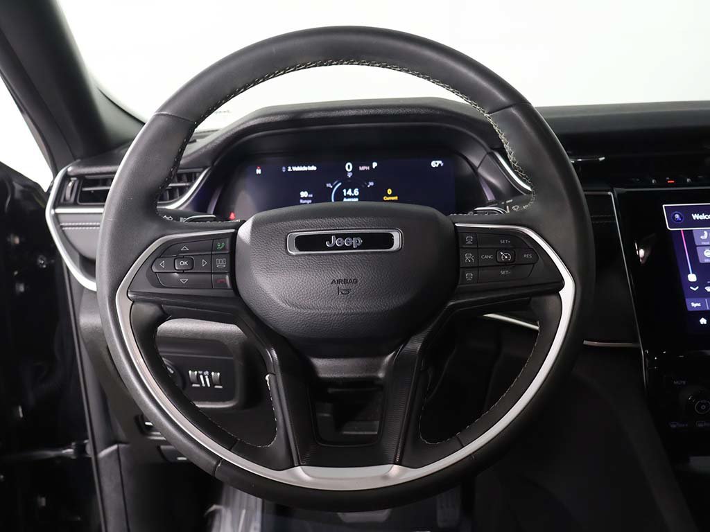 Used 2023 Jeep Grand Cherokee Altitude AWD/4WD image 36