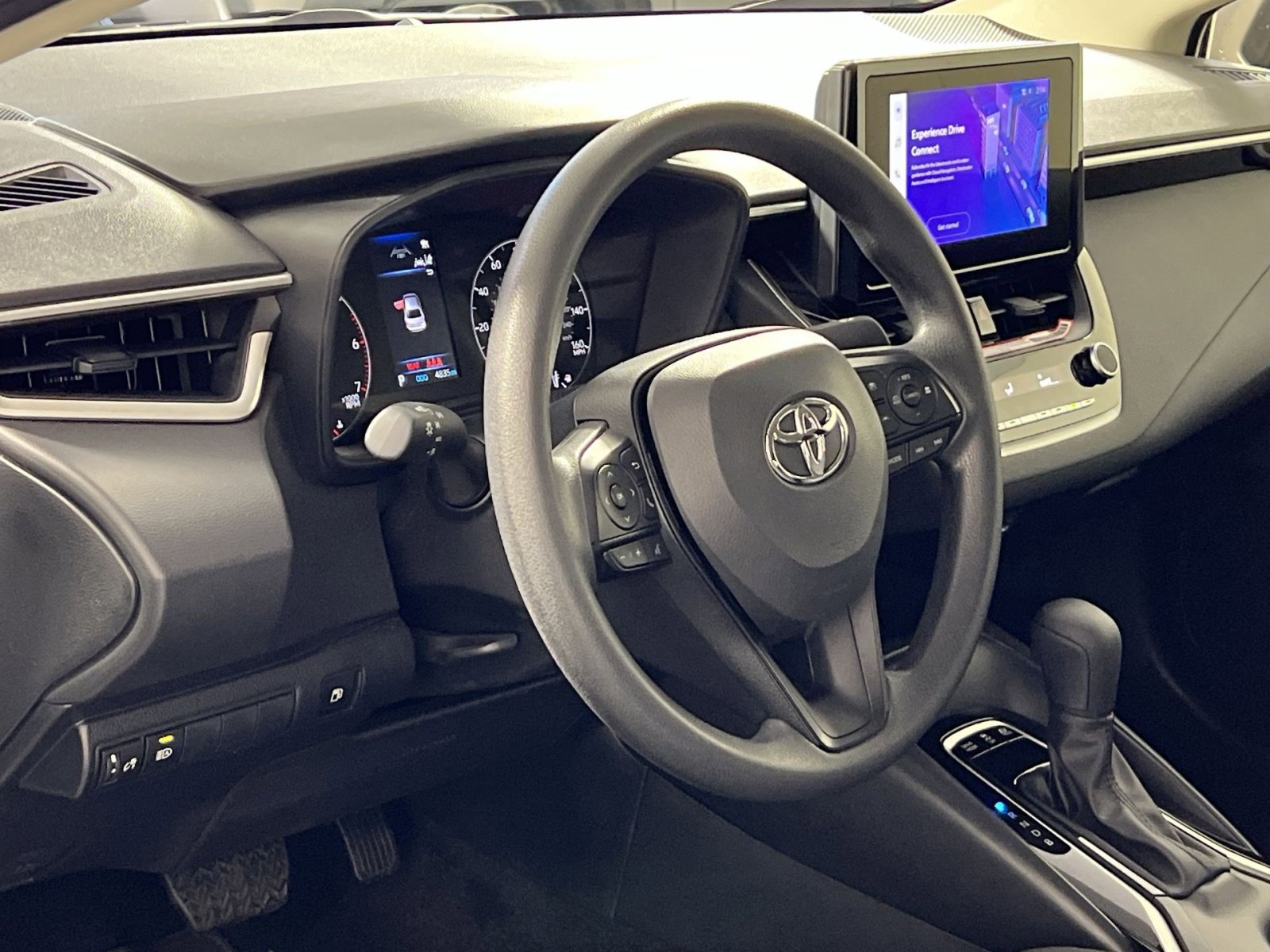 Used 2025 Toyota Corolla LE image 16