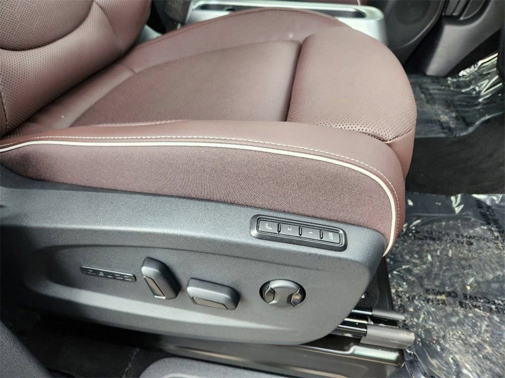 New 2025 Volkswagen ID. Buzz Pro S RWD image 15
