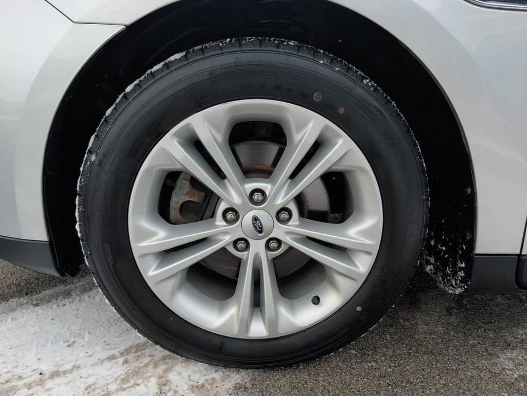 Used 2018 Ford Taurus SEL image 4