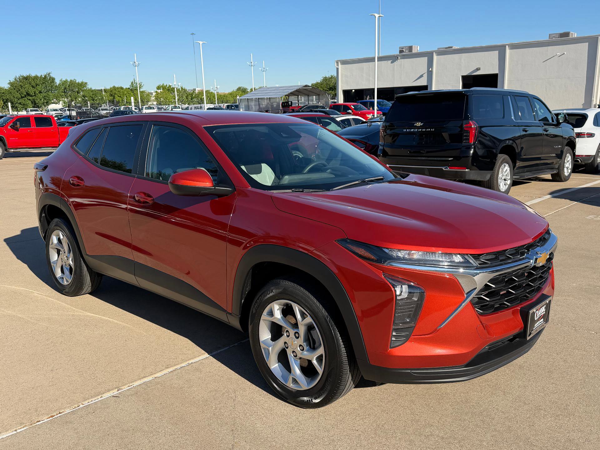 Used 2024 Chevrolet Trax LS w/ LS Convenience Package FWD image 2