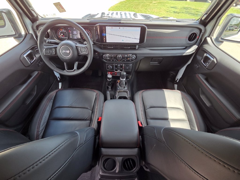 Used 2025 Jeep Wrangler Unlimited Rubicon AWD/4WD image 25
