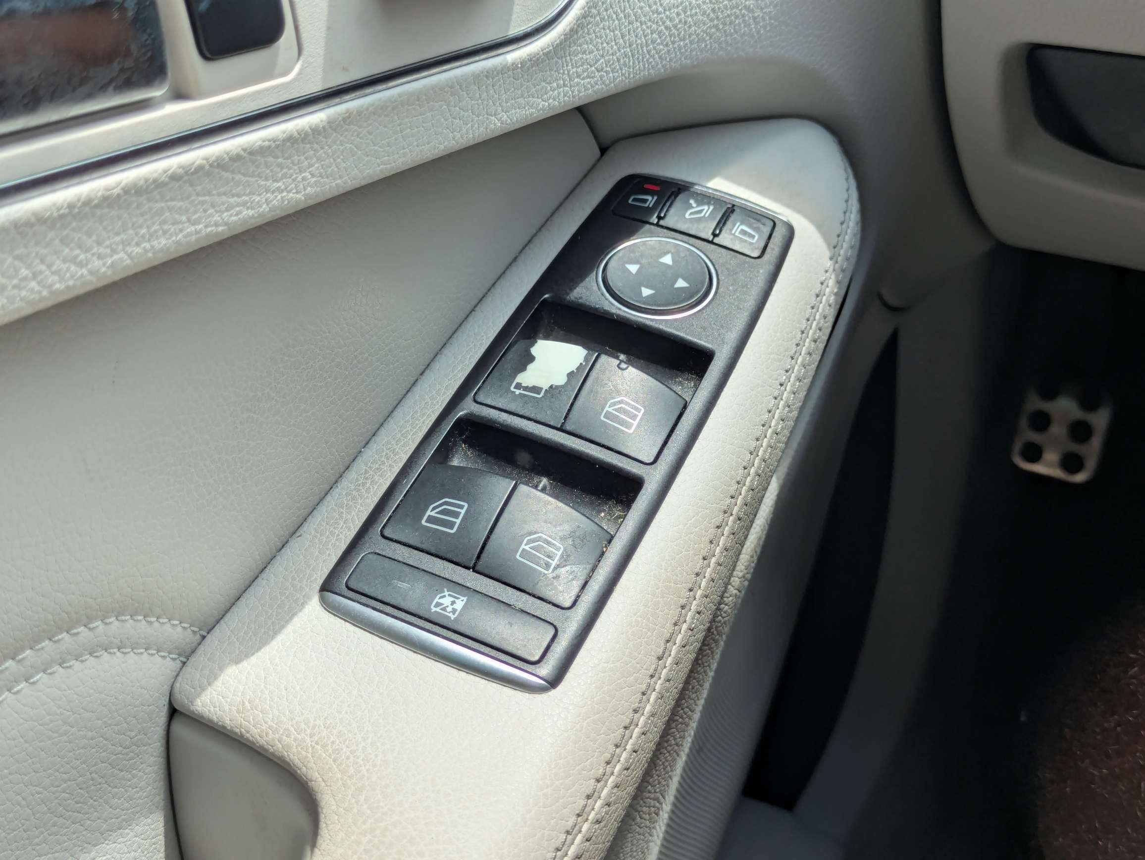 Used 2016 Mercedes-Benz E 350 Sedan image 32