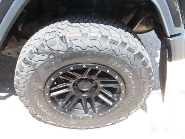 Used 2018 Jeep Wrangler Unlimited Sahara w/ Dual Top Group AWD/4WD image 15