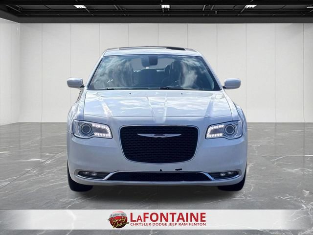 Used 2019 Chrysler 300 Touring L w/ Quick Order Package 22F image 8