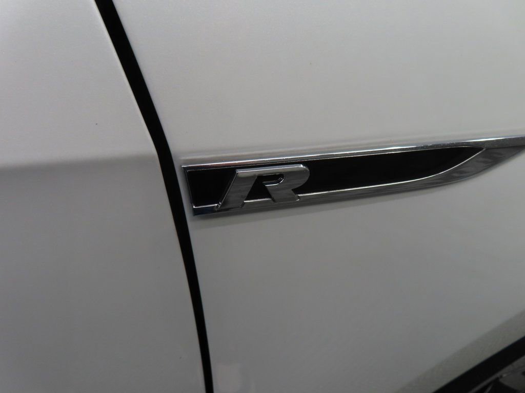 Used 2016 Volkswagen Golf R 4-Door image 38