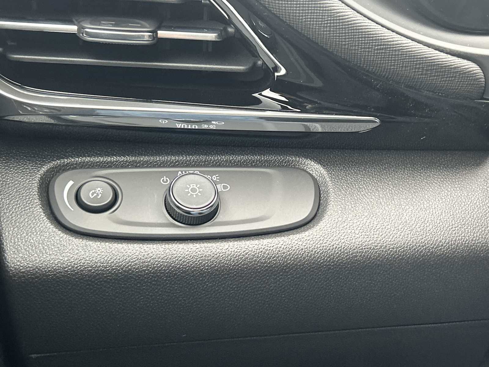 New 2026 Buick Envista Sport Touring FWD image 17