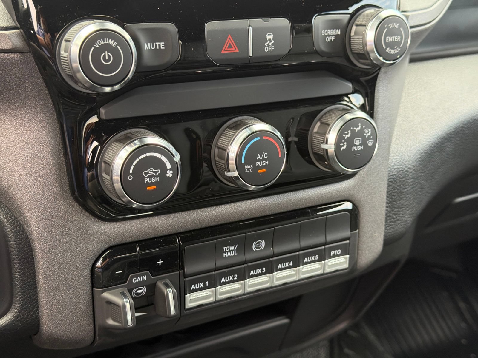 New 2027 RAM 4500 Tradesman w/ Chrome Appearance Group AWD/4WD image 21