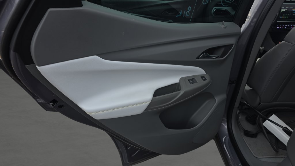 Used 2023 Chevrolet Bolt EUV Premier w/ Sun & Sound Package FWD image 14