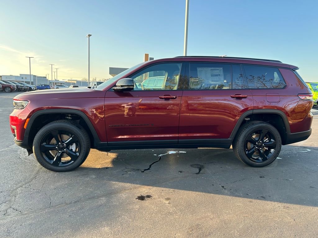 New 2025 Jeep Grand Cherokee L Altitude image 4