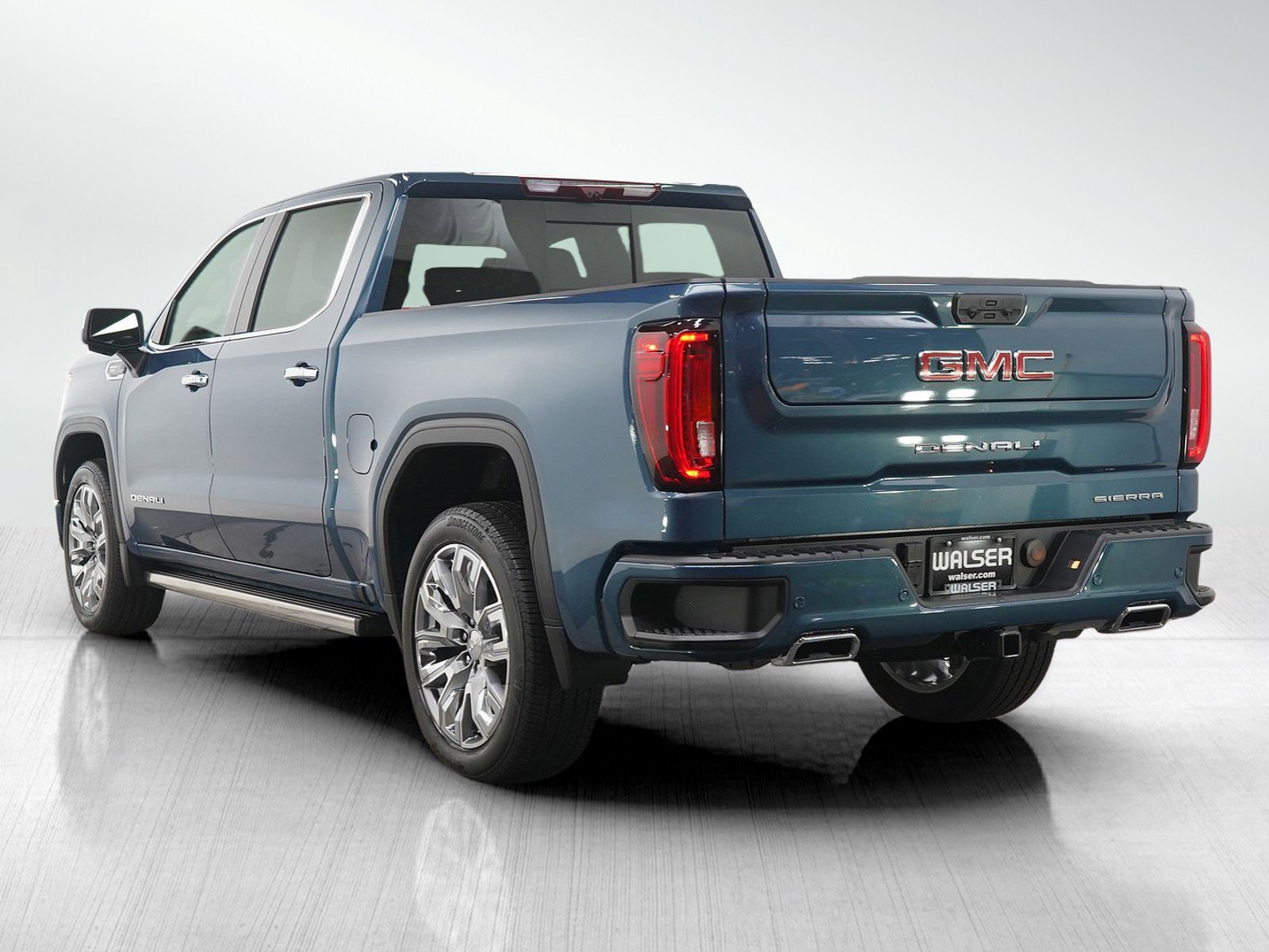 Used 2025 GMC Sierra 1500 Denali w/ Denali Reserve Package AWD/4WD image 4