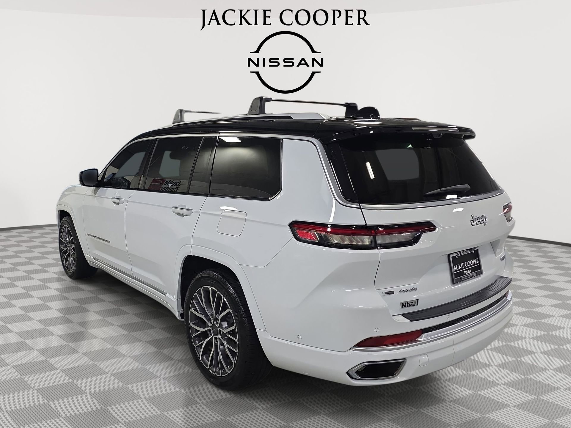 Used 2023 Jeep Grand Cherokee L Summit image 7