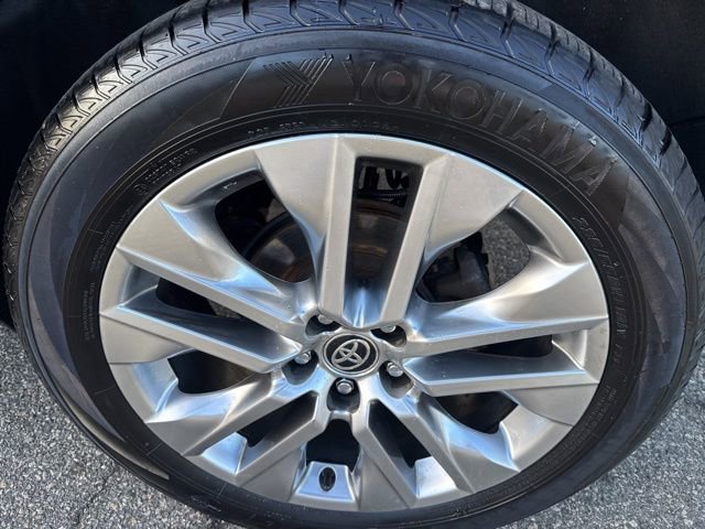 Used 2020 Toyota RAV4 XLE Premium image 10