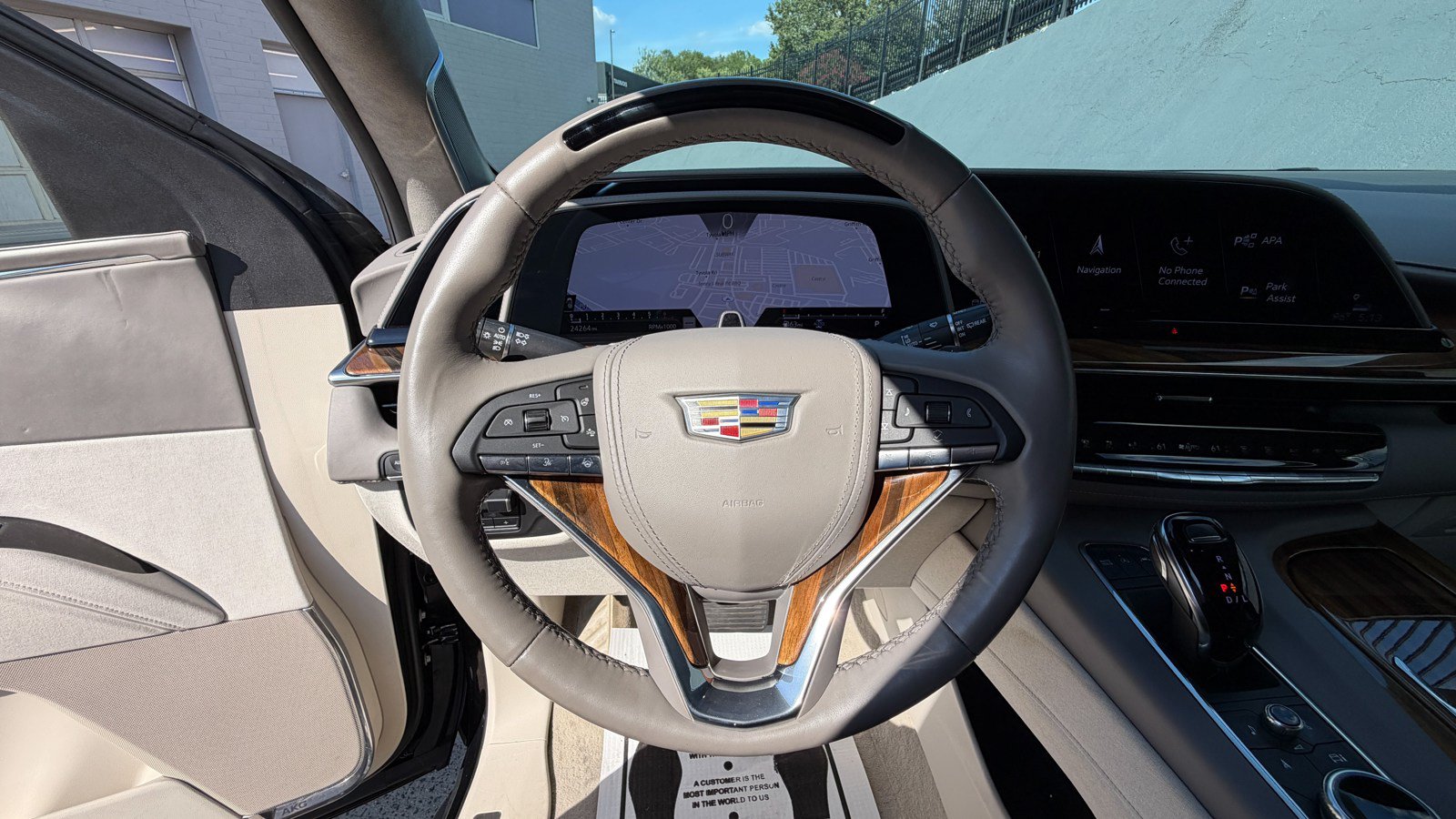 Used 2024 Cadillac Escalade ESV Sport Platinum w/ LPO, ONYX Package AWD/4WD image 16