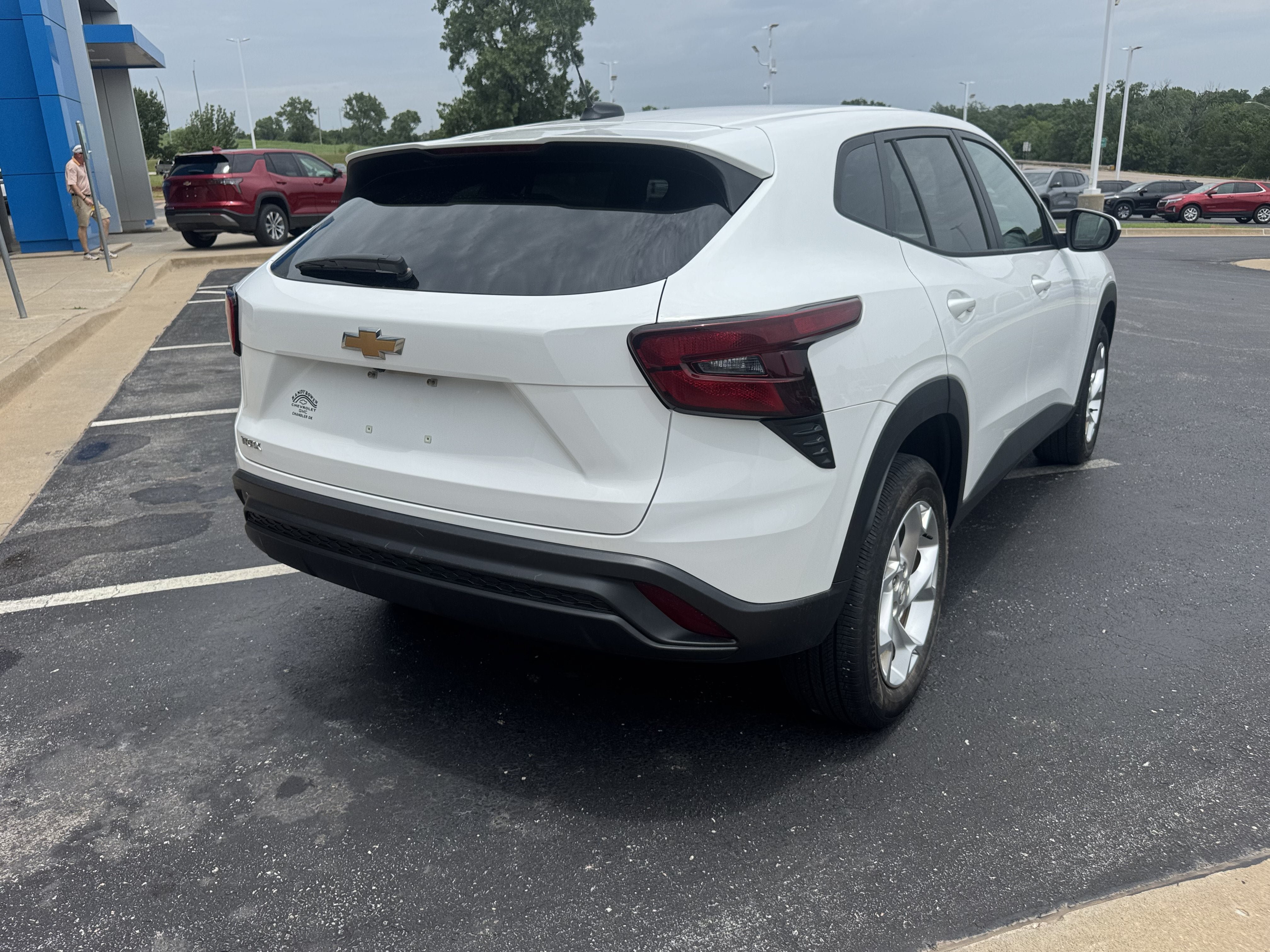 Used 2024 Chevrolet Trax LS w/ LS Convenience Package FWD image 4