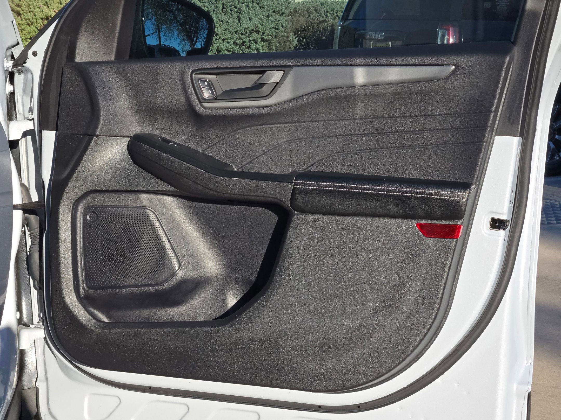 Used 2025 Ford Escape Active image 29